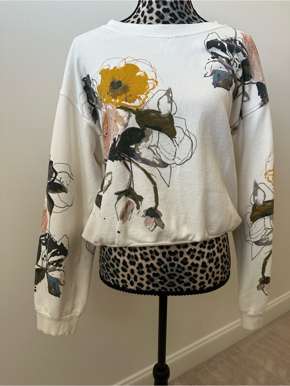 Anthropologie Pilcro Niki Bubble Sweatshirt Art by Leigh Viner Size M Floral Top - Picture 2 of 6